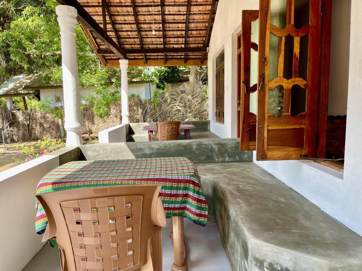 Lazy Bay Hotel Arugam Bay Exterior photo