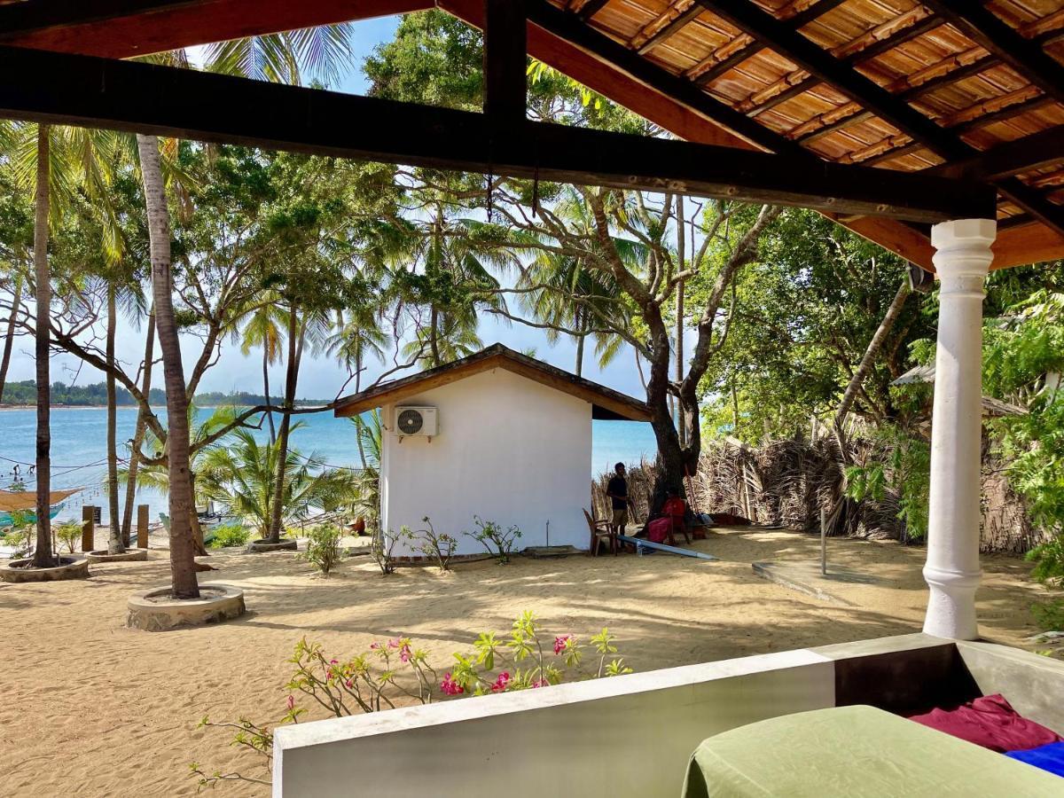 Lazy Bay Hotel Arugam Bay Exterior photo